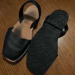 PONS SANDALS